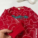 بلوز بچه گانه طرح BATISTE قرمز - تصویر 2